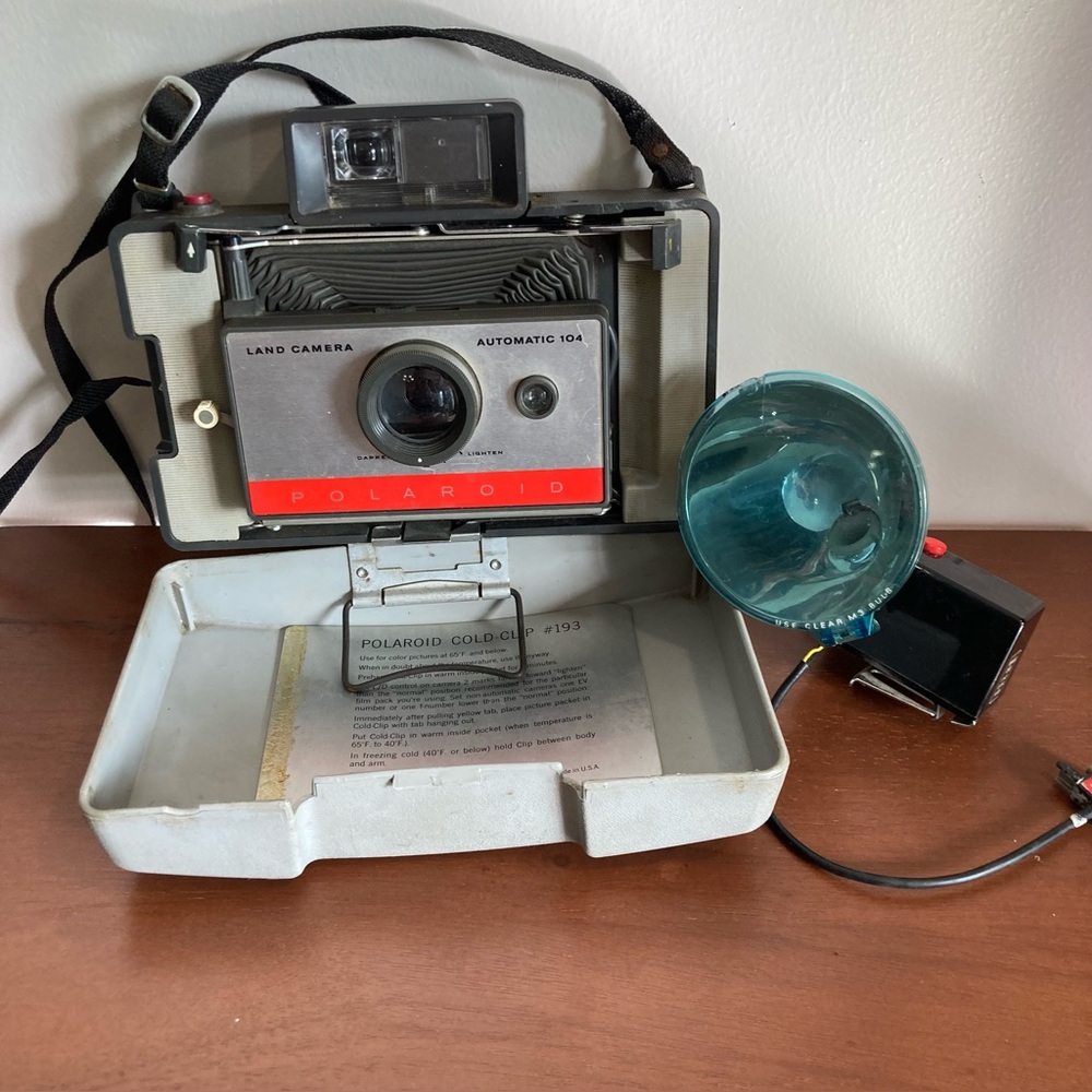 Vintage Polaroid Automatic 104 Land Camera with case and Flash Untested As Is - Picture 3 of 14